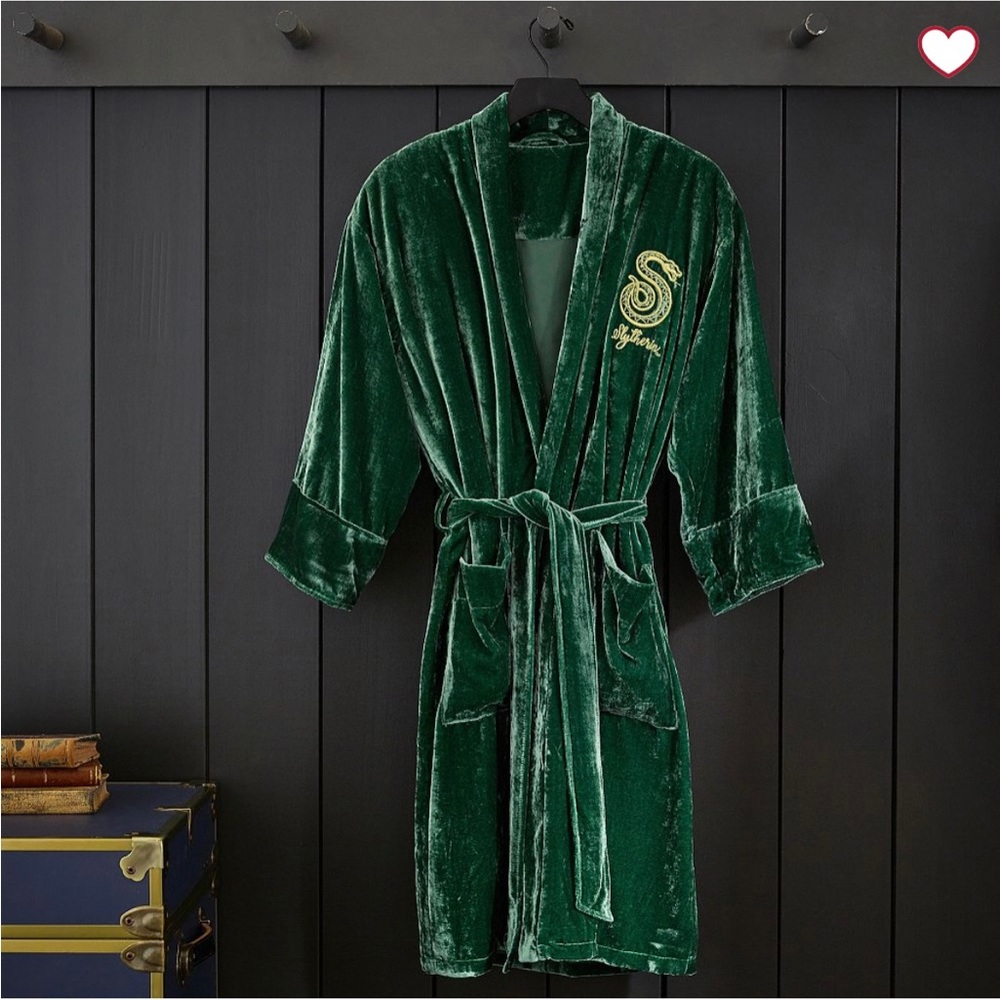Pottery barn teen slytherin velvet robe